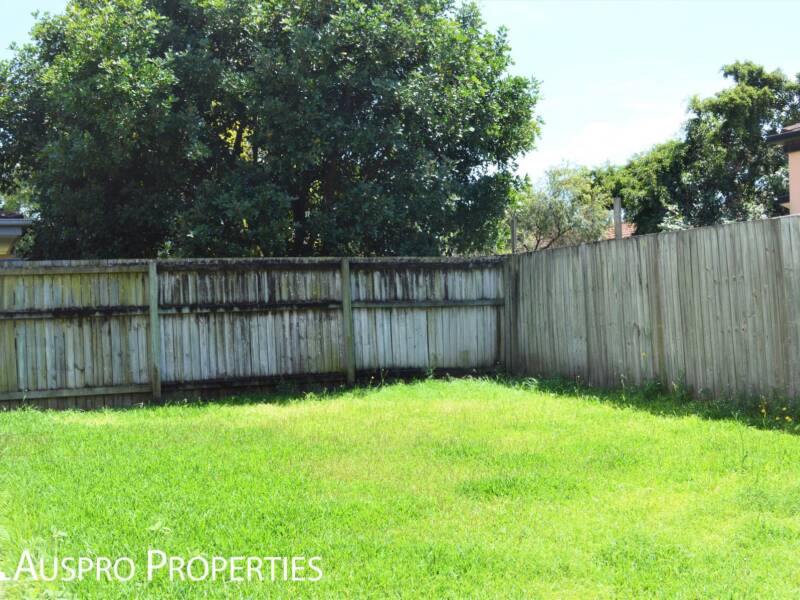 1/8 Hialeah Close, Helensvale, QLD 4212 Australia