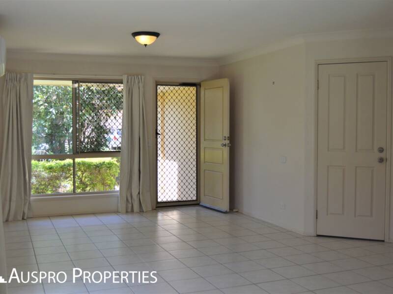 1/8 Hialeah Close, Helensvale, QLD 4212 Australia