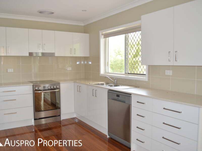 37 Cresthaven Drive, Mansfield, QLD 4122 Australia