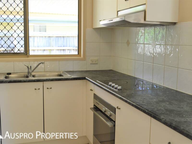1/8 Hialeah Close, Helensvale, QLD 4212 Australia