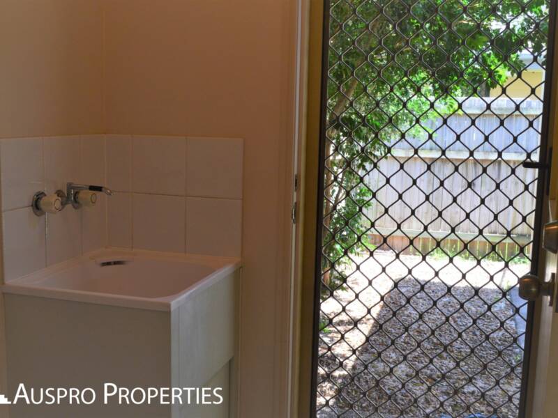 1/8 Hialeah Close, Helensvale, QLD 4212 Australia