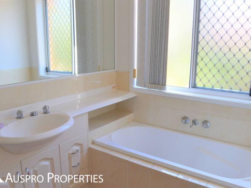 12 Sungold Place, Runcorn, QLD 4113 Australia