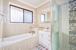 8 Kurru Street, Eight Mile Plains, QLD 4113