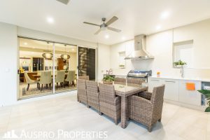 27 Elderbury Pl , Stretton, QLD 4116 Australia