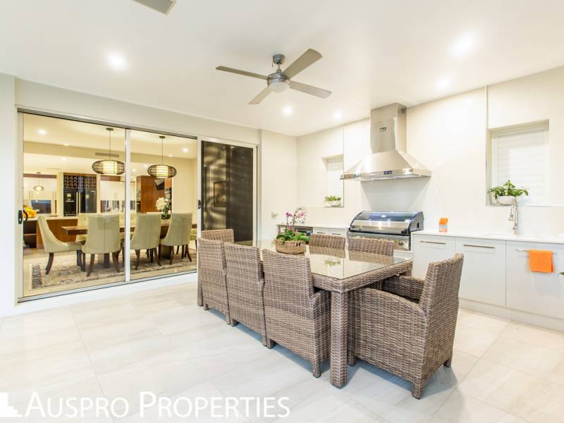 27 Elderbury Pl , Stretton, QLD 4116 Australia