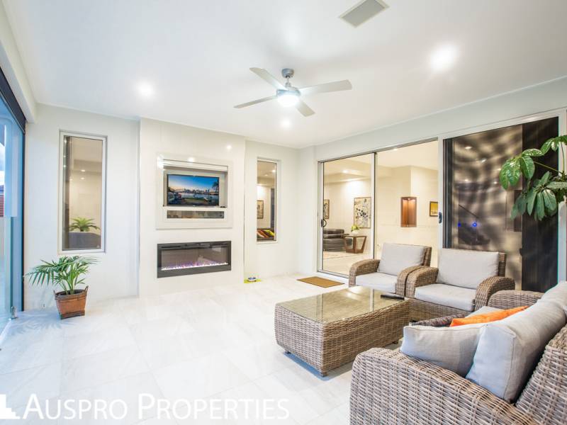 27 Elderbury Pl , Stretton, QLD 4116 Australia
