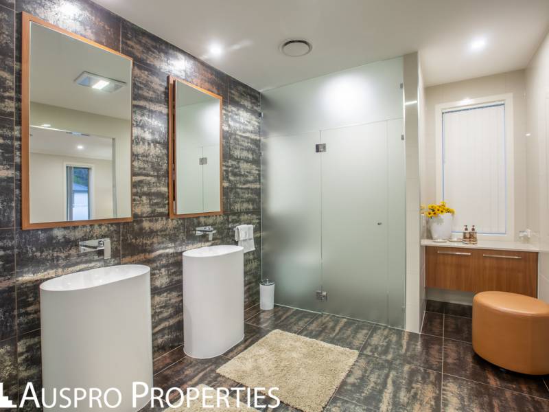 27 Elderbury Pl , Stretton, QLD 4116 Australia