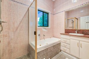 9 Magnolia Grove, Robertson, QLD 4109 Australia