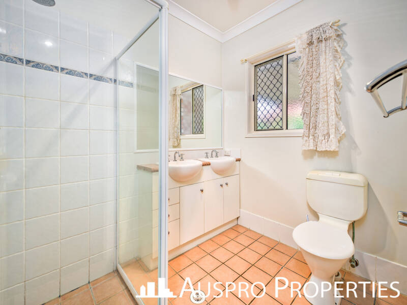 10 Agostino Cl, Doolandella, QLD 4077 Australia