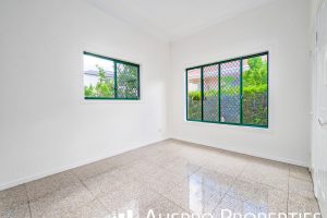 9 Magnolia Grove, Robertson, QLD 4109 Australia