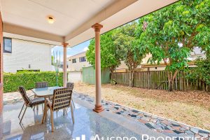 9 Magnolia Grove, Robertson, QLD 4109 Australia