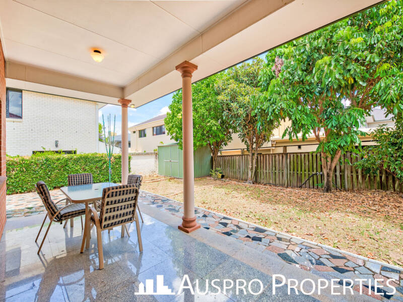 9 Magnolia Grove, Robertson, QLD 4109 Australia