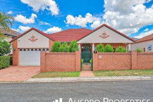9 Magnolia Grove, Robertson, QLD 4109 Australia