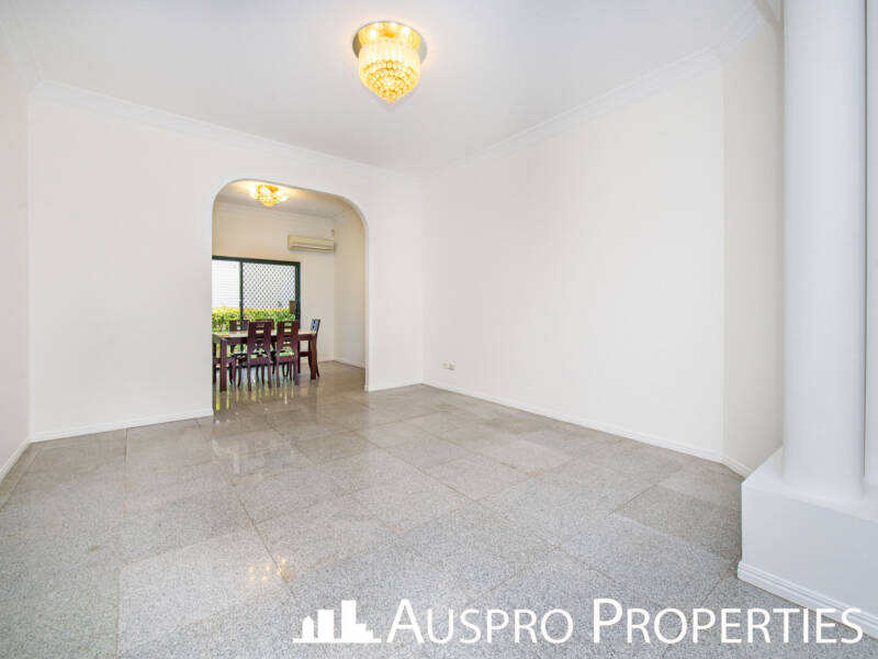 9 Magnolia Grove, Robertson, QLD 4109 Australia