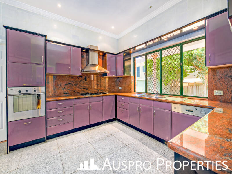 9 Magnolia Grove, Robertson, QLD 4109 Australia