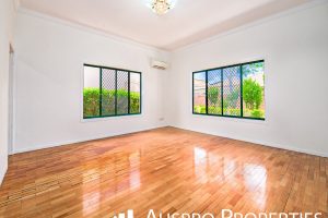9 Magnolia Grove, Robertson, QLD 4109 Australia