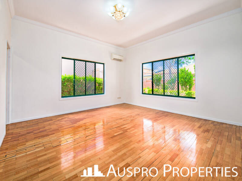 9 Magnolia Grove, Robertson, QLD 4109 Australia