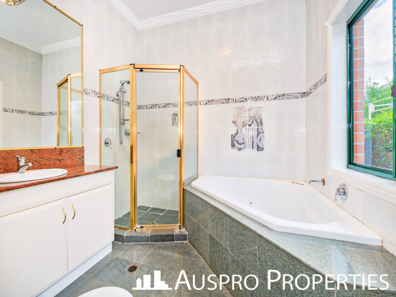 9 Magnolia Grove, Robertson, QLD 4109 Australia
