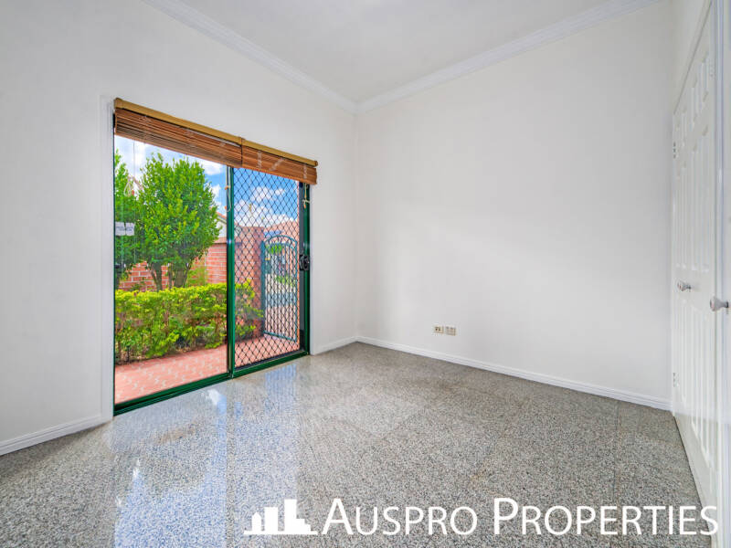 9 Magnolia Grove, Robertson, QLD 4109 Australia