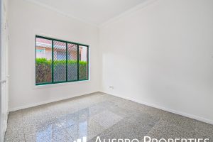 9 Magnolia Grove, Robertson, QLD 4109 Australia