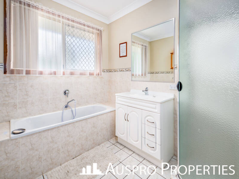 27 Park Ridge Rd, Park Ridge, QLD 4125 Australia