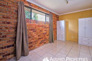 14 Estoril, Robertson, QLD 4109 Australia