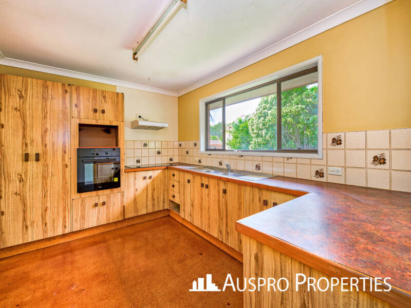 14 Estoril, Robertson, QLD 4109 Australia