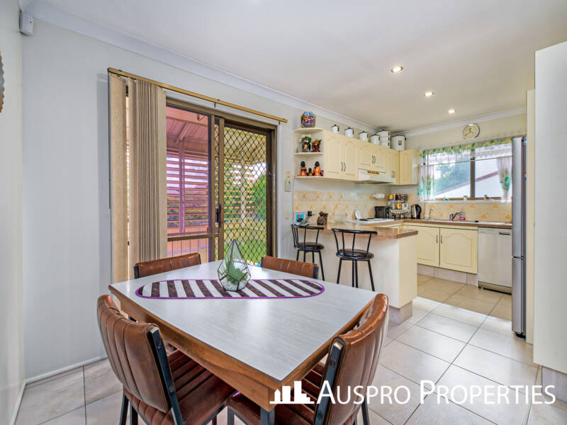 398 Warrigal Rd, Eight Mile Plains, QLD 4113 Australia
