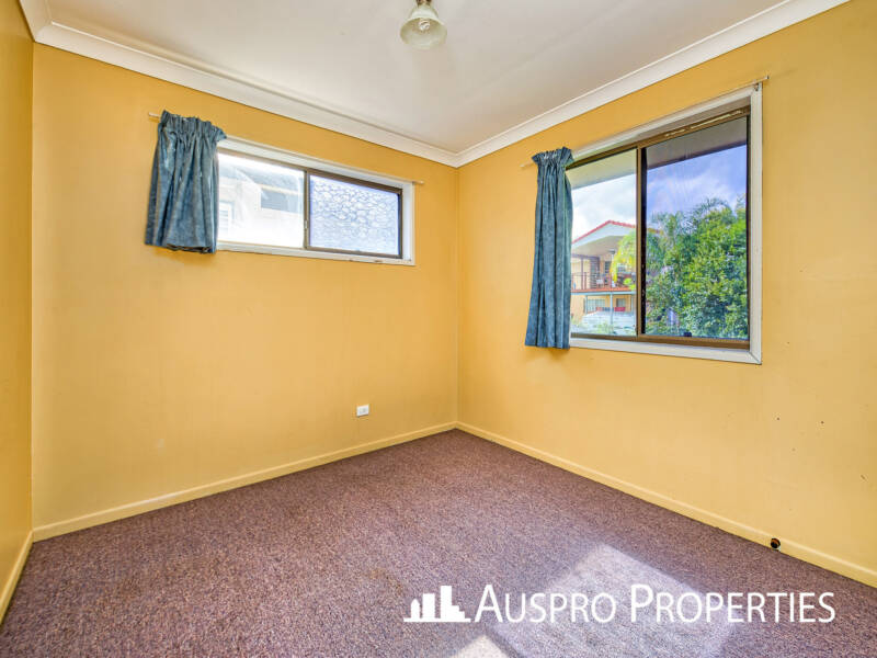 14 Estoril, Robertson, QLD 4109 Australia