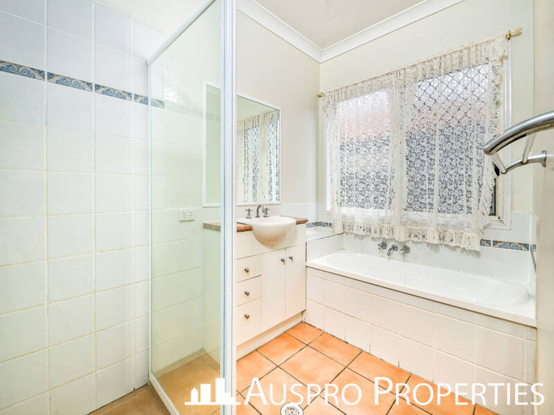 10 Agostino Cl, Doolandella, QLD 4077 Australia