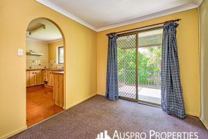 14 Estoril, Robertson, QLD 4109 Australia