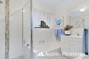 398 Warrigal Rd, Eight Mile Plains, QLD 4113 Australia