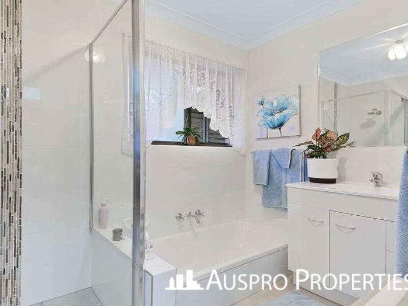 398 Warrigal Rd, Eight Mile Plains, QLD 4113 Australia