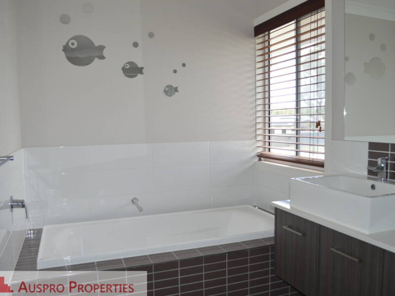 37 Parkgrove St, Birkdale, QLD 4159 Australia