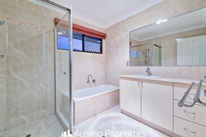 79 White Cedar Cct, Stretton, QLD 4116 Australia