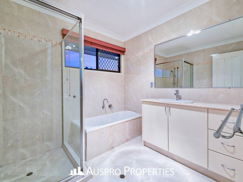 79 White Cedar Cct, Stretton, QLD 4116 Australia