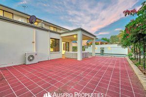 79 White Cedar Cct, Stretton, QLD 4116 Australia