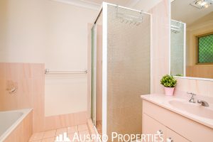 13 Lindstrom Court, Runcorn, QLD 4113 Australia