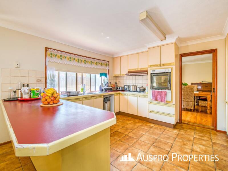 8 Folkes Close, Bellbird Park, QLD 4300 Australia