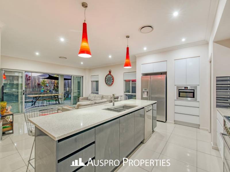 72 Hawthorn Circuit, Stretton, QLD 4116
