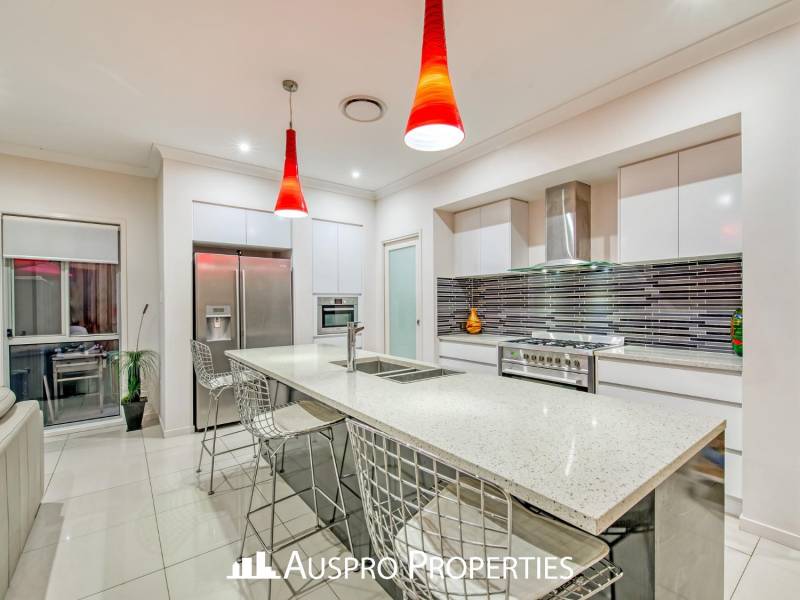 72 Hawthorn Circuit, Stretton, QLD 4116
