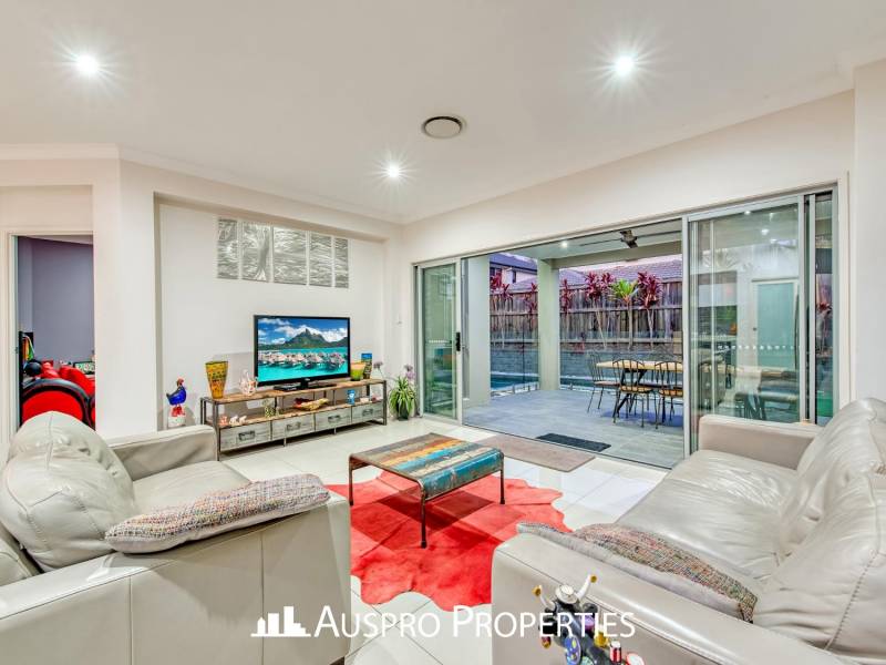 72 Hawthorn Circuit, Stretton, QLD 4116