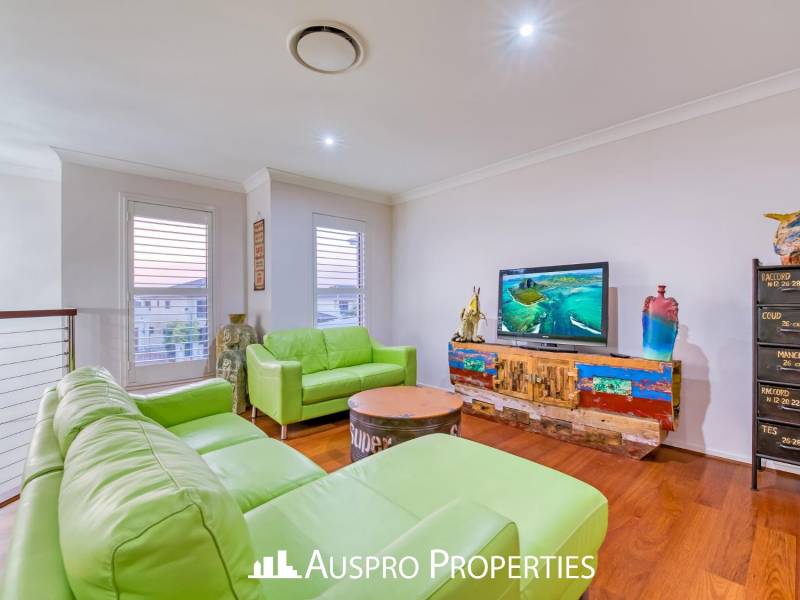 72 Hawthorn Circuit, Stretton, QLD 4116