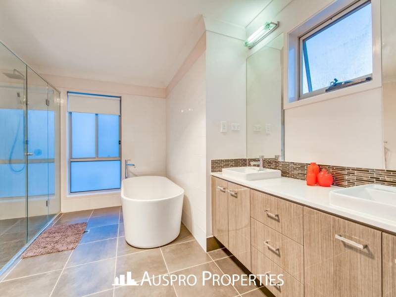 72 Hawthorn Circuit, Stretton, QLD 4116