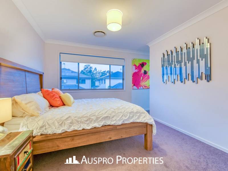 72 Hawthorn Circuit, Stretton, QLD 4116