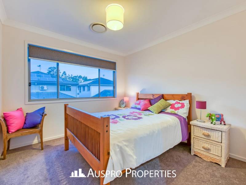 72 Hawthorn Circuit, Stretton, QLD 4116