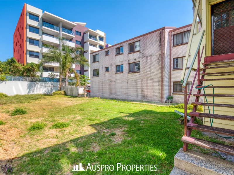 12 Norman St, Southport, QLD 4215 Austrlia