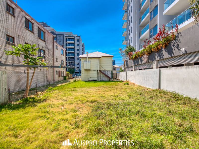 12 Norman St, Southport, QLD 4215 Austrlia