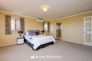 33 Chanel Crescent, Eight Mile Plains , QLD 4113 Australia