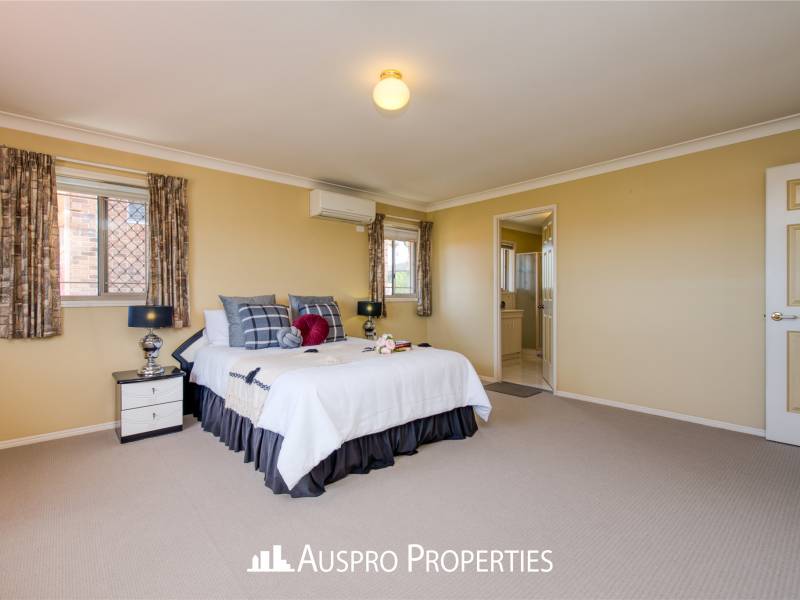 33 Chanel Crescent, Eight Mile Plains , QLD 4113 Australia